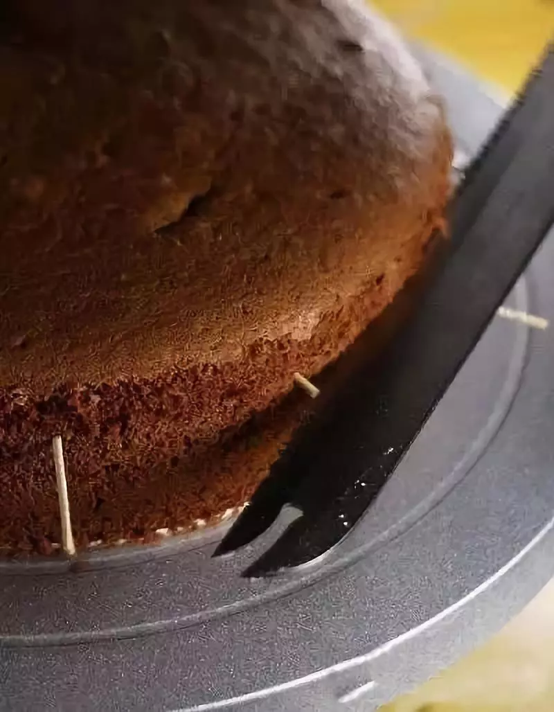 牙签切蛋糕方法